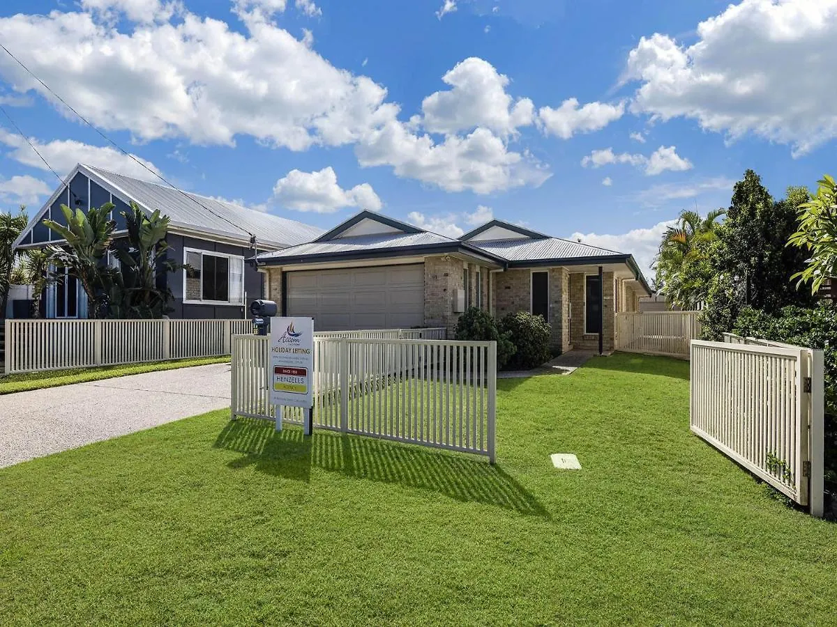 11 Wills Avenue Golden Beach Qld Holiday home