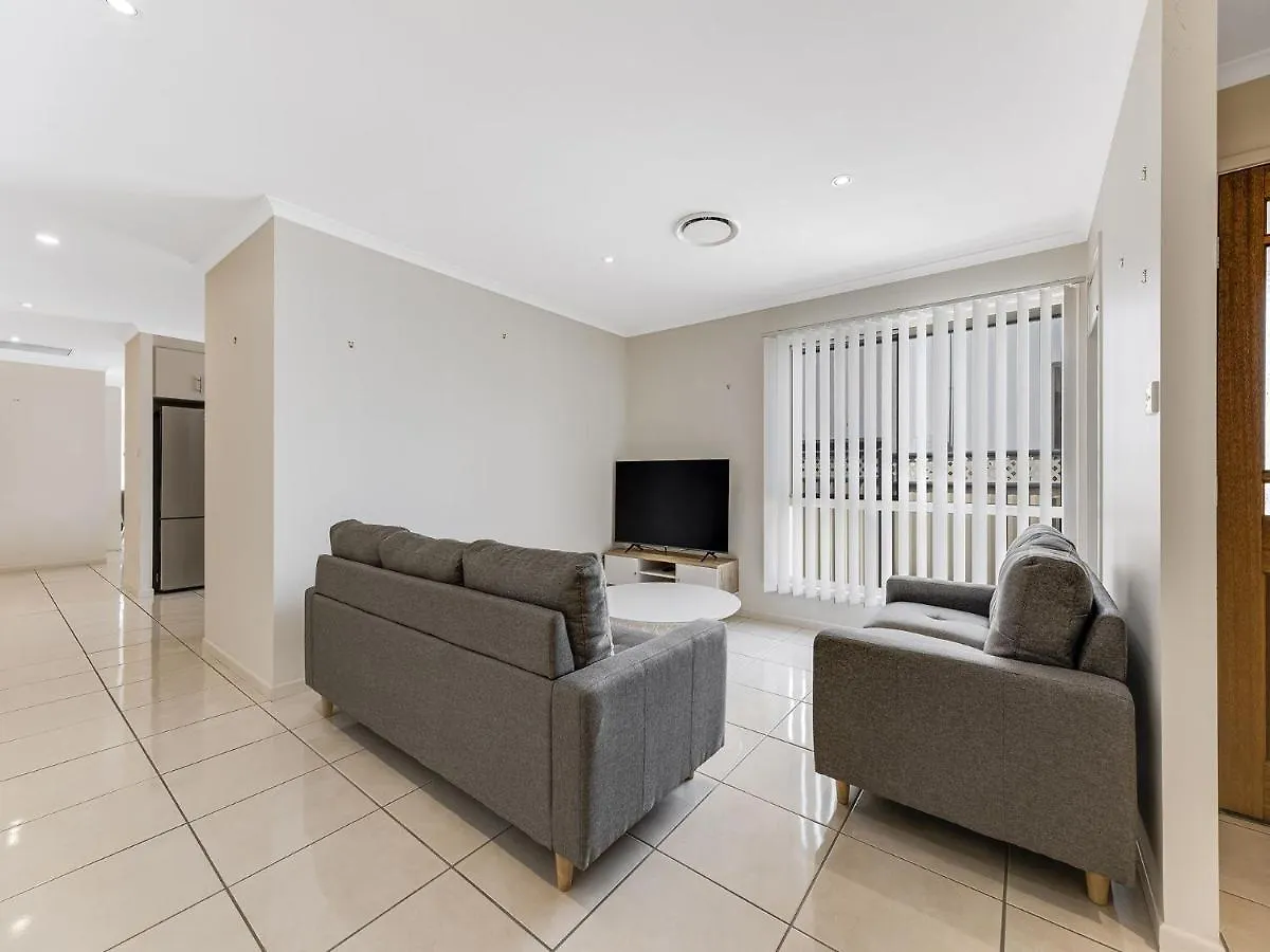 Holiday home 11 Wills Avenue Golden Beach Qld