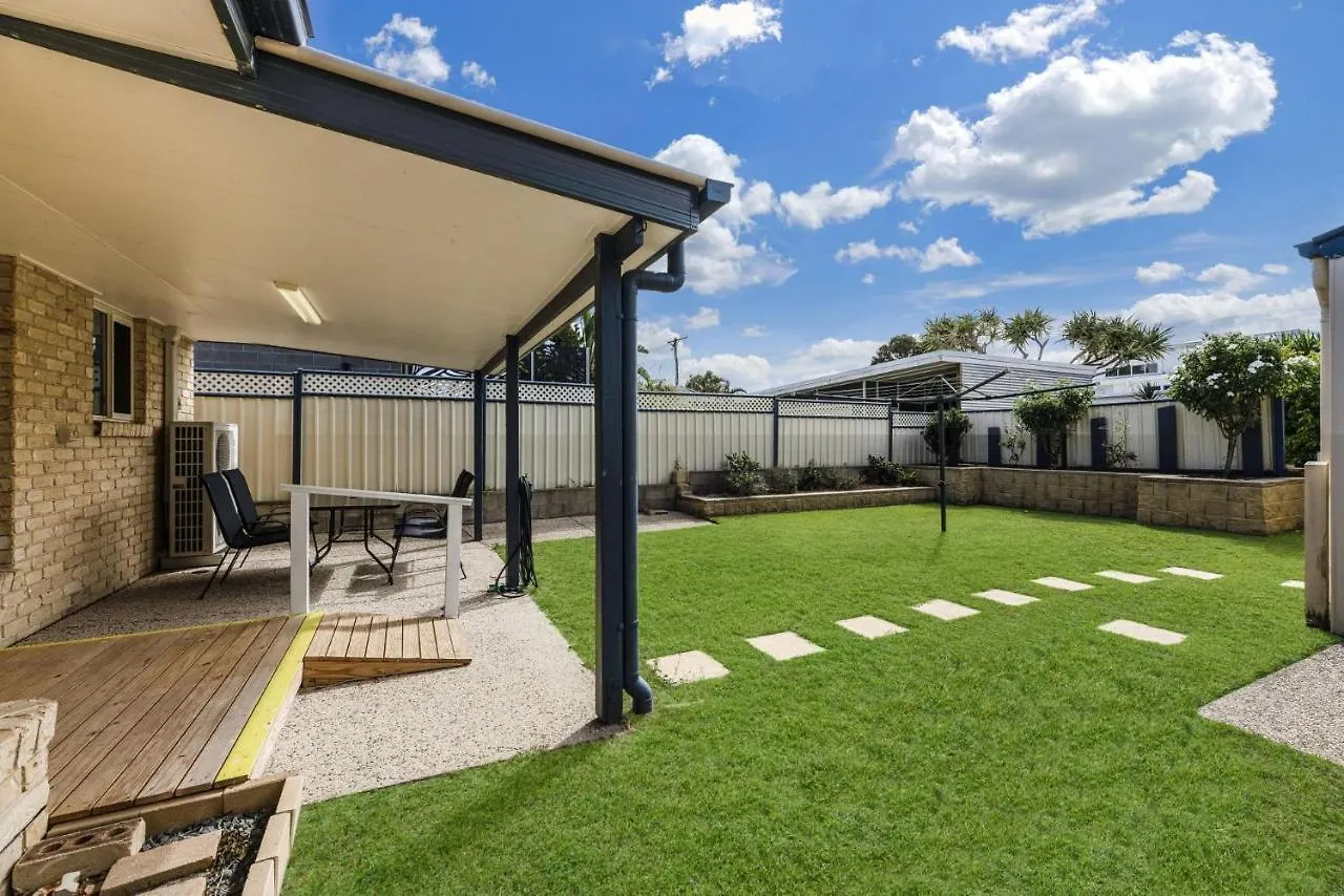 Holiday home 11 Wills Avenue Golden Beach Qld